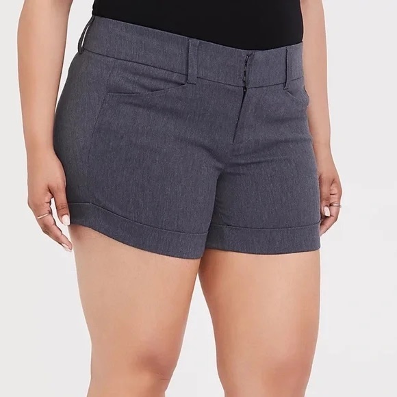 Torrid Shorts 26 Grey Cuffed Hem Studio Stretch Plus - Picture 1 of 8